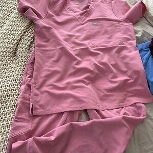 Figs Pink Women's Pajama Set
